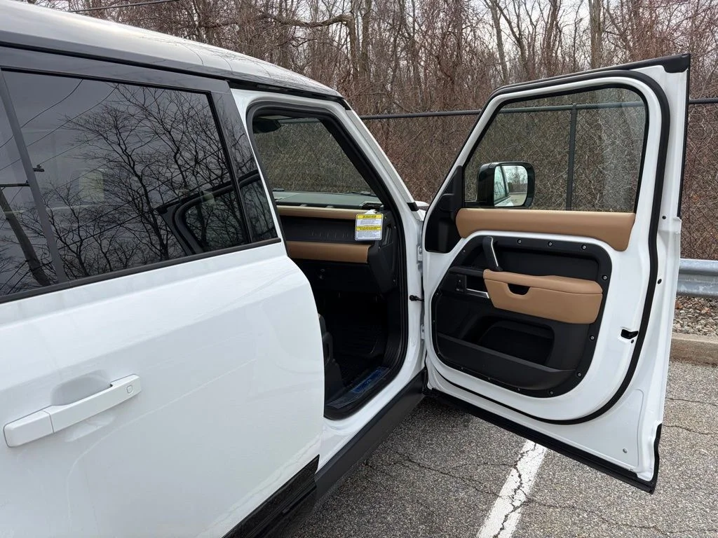 New 2026 Fuji White Land Rover V8 image 14