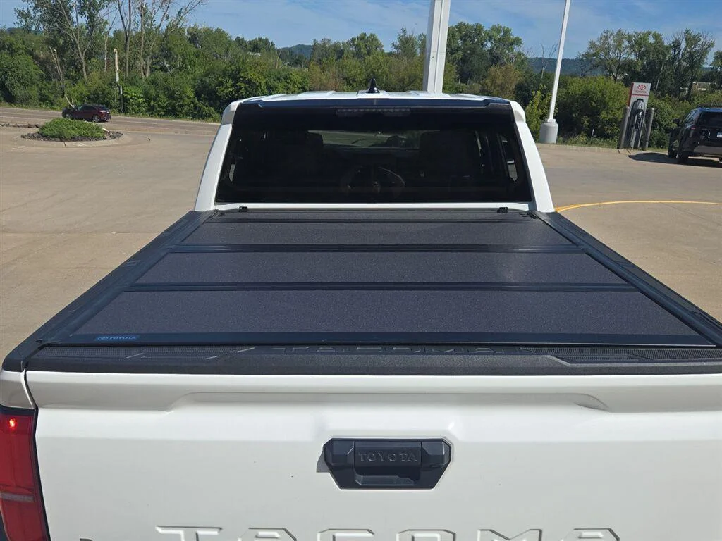 Used 2025 Ice Cap Toyota SR5 image 8