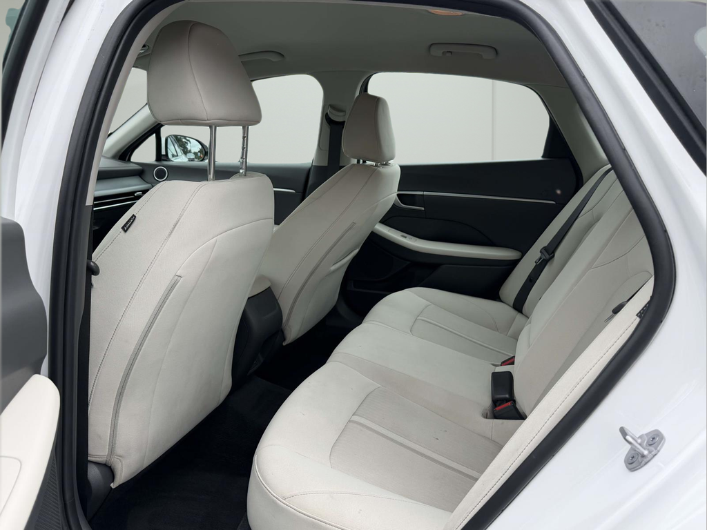 Used 2024 White Hyundai SEL image 14