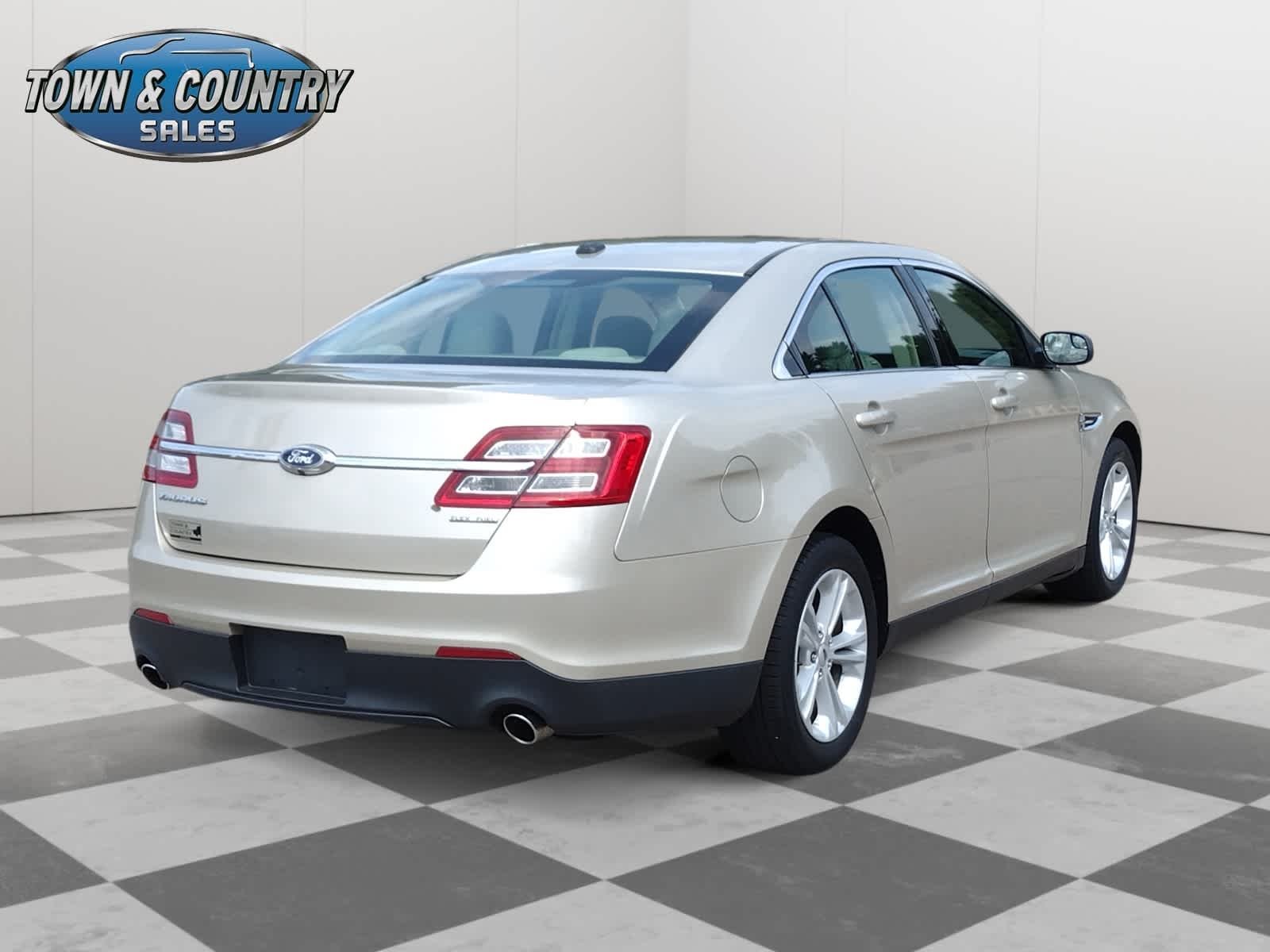 Used 2018 White Gold Metallic Ford SE image 6