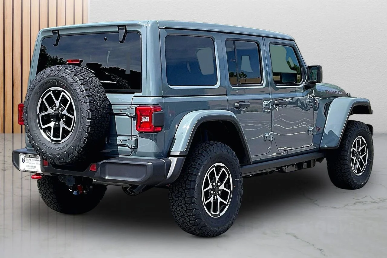 New 2026 Anvil Clear-Coat Exterior Paint Jeep Rubicon image 8