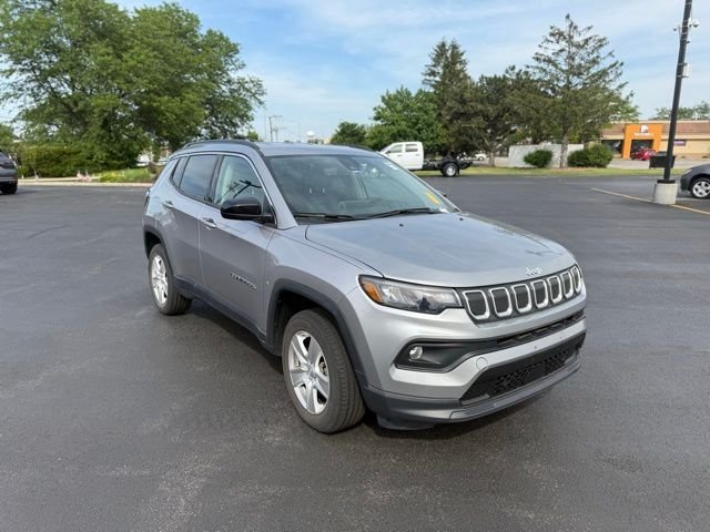 Certified Used 2022 Silver Jeep Latitude image 6
