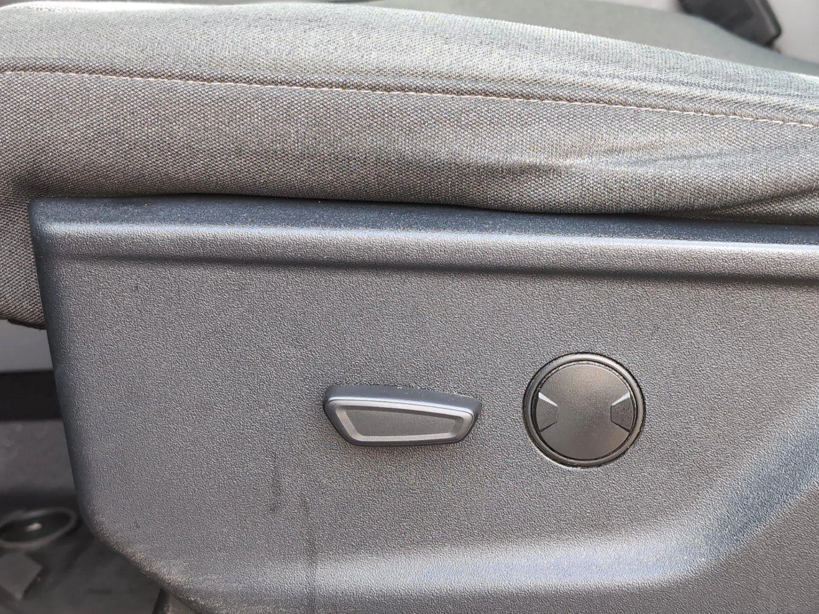 Used 2023 Iconic Silver Ford XLT image 13