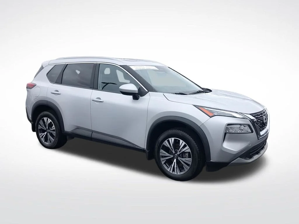 Used 2023 Silver Nissan SV image 3