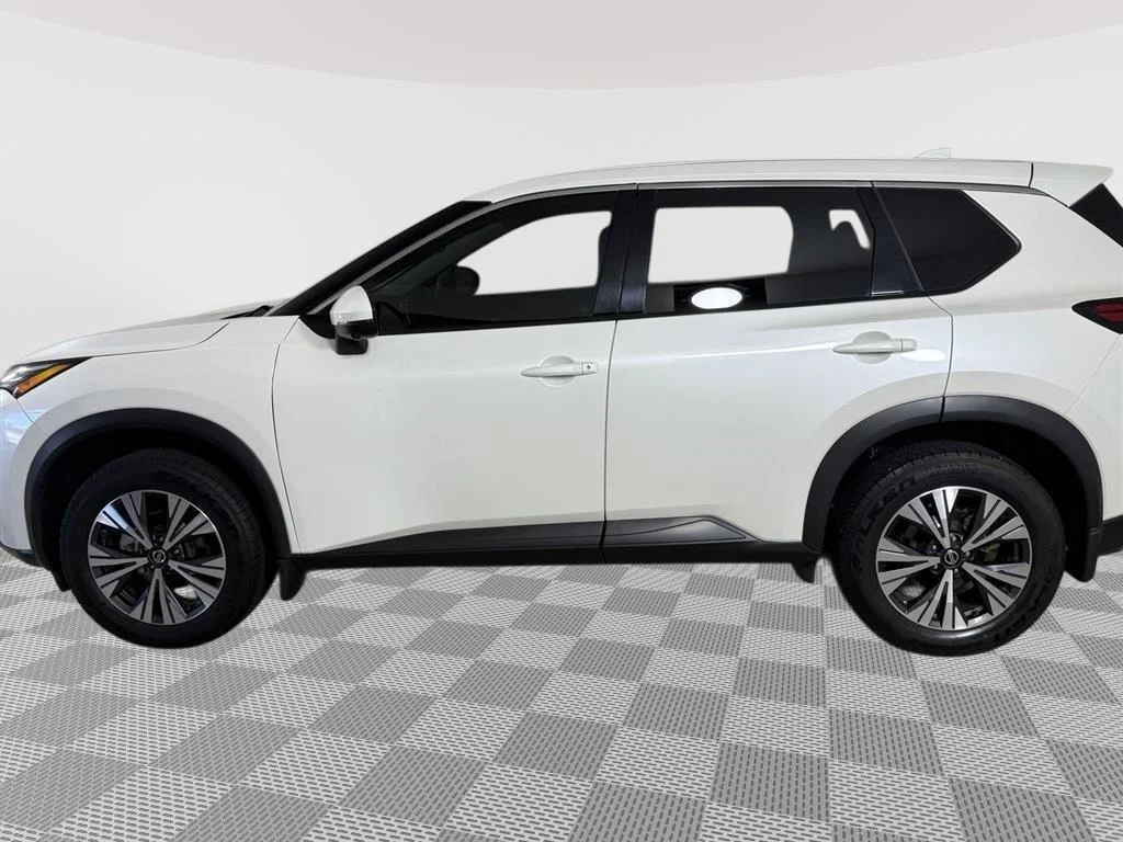 Used 2021 Caspian Blue Metallic Nissan SV image 4