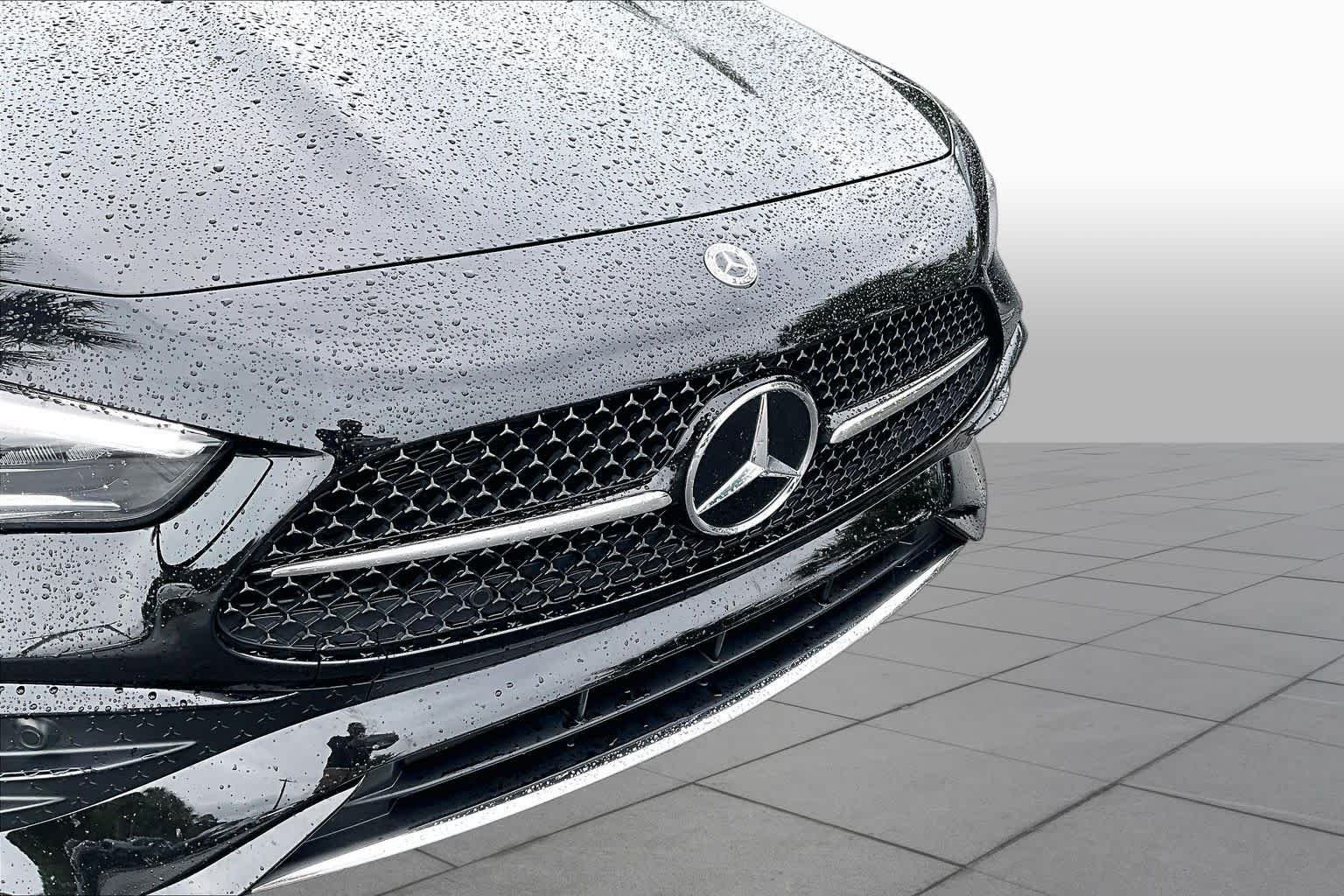 Used 2025 Obsidian Black Metallic Mercedes-Benz CLE 300 image 28