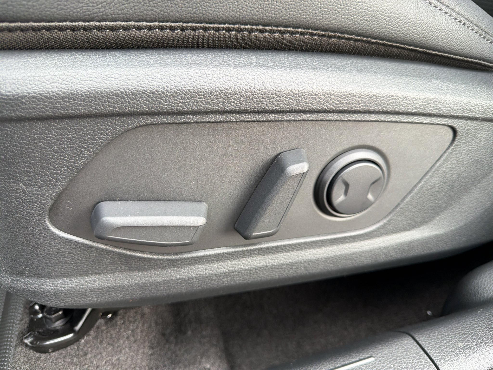 New 2027 Wolf Gray Kia EX image 19
