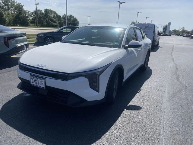 2025 Kia K4 LXS - Photo 12