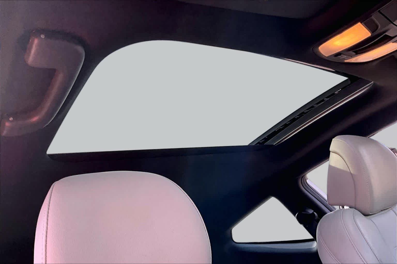 Used 2019 Chalk White w/Black Roof Hyundai Turbo Ultimate image 14