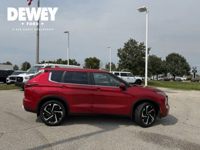 Used 2023 Red Mitsubishi SE Black Edition image 8