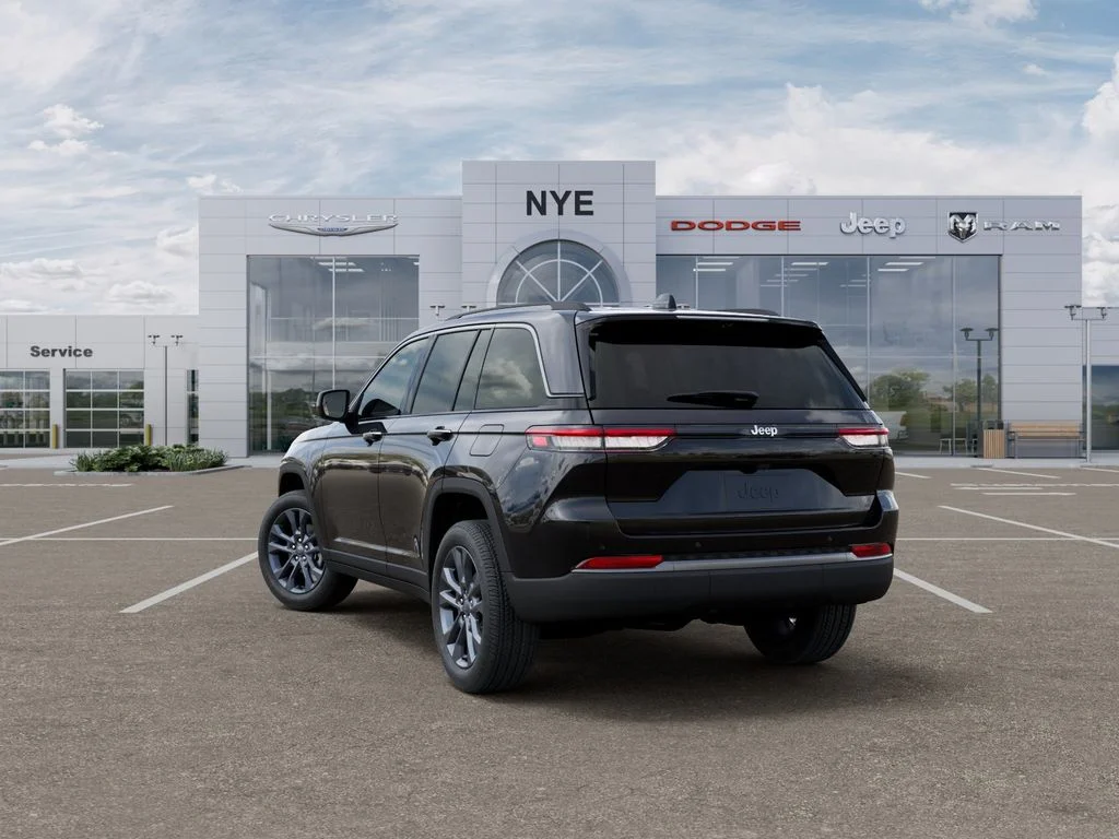 New 2026 Diamond Black Crystal Pearlcoat Jeep Limited image 3