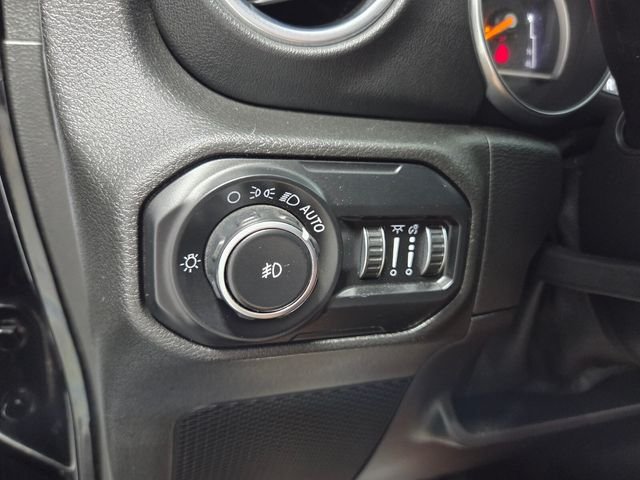 Used 2020 Black Jeep Unlimited Sahara image 26