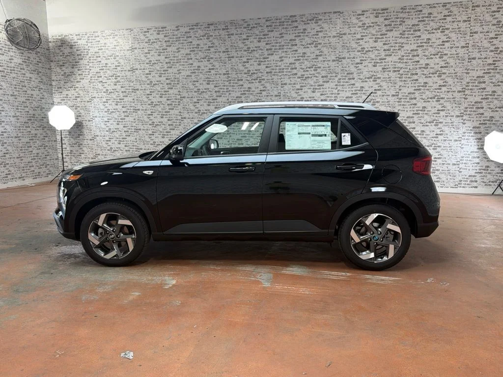 New 2026 Onyx Black Hyundai SEL image 4