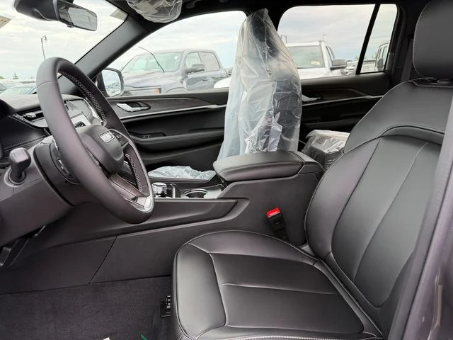 New 2026 Baltic Gray Metallic Clear-Coat Exterior Paint Jeep Limited image 12