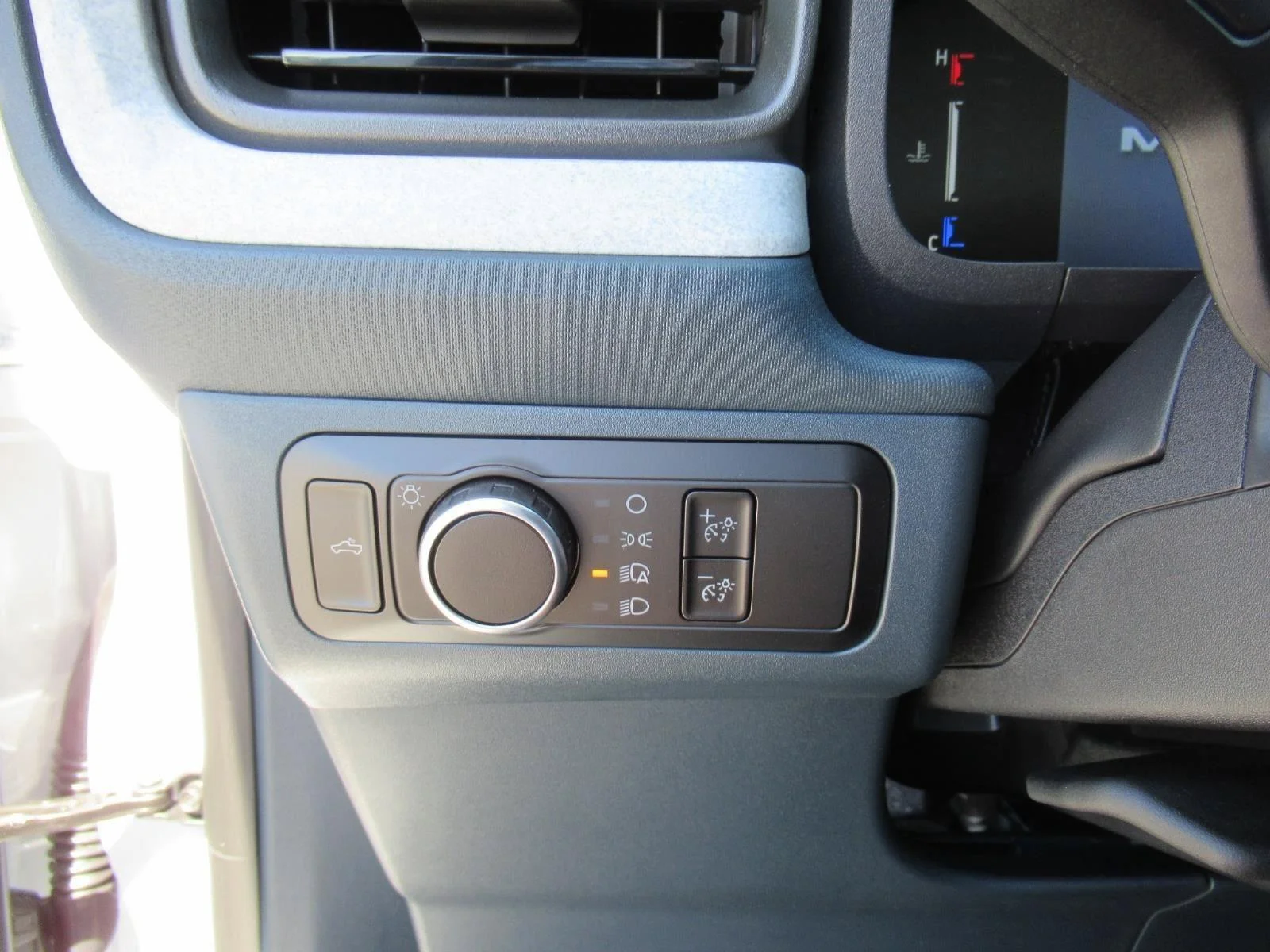 New 2026 Oxford White Ford XLT image 23