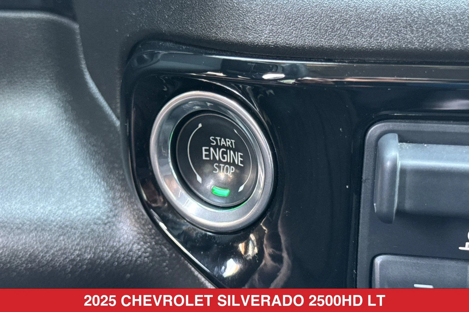 Used 2025 White Chevrolet LT image 23