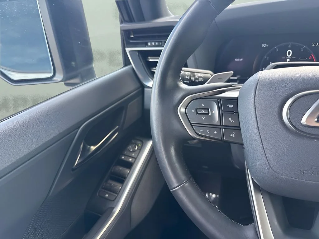Used 2024  Lexus 550 Luxury+ image 17