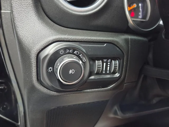 Used 2020 Black Jeep Unlimited Sahara image 26