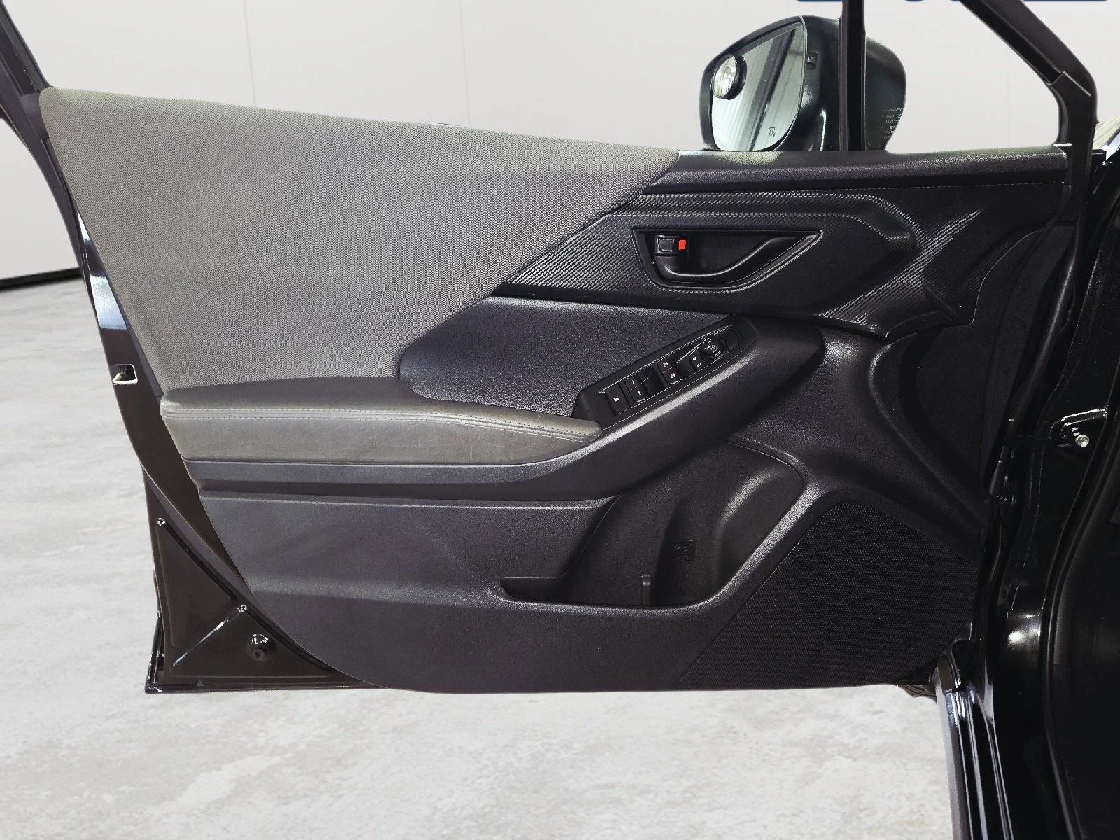 Used 2025 Crystal Black Silica Subaru Premium image 10
