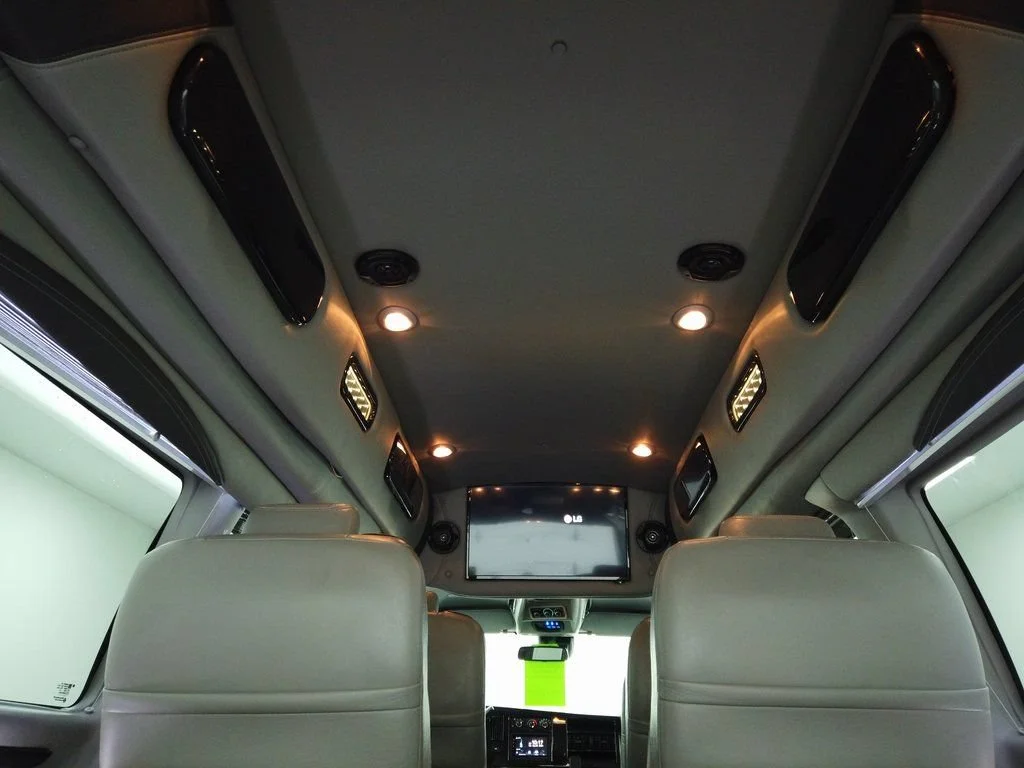 Used 2020 Summit White GMC Work Van image 10