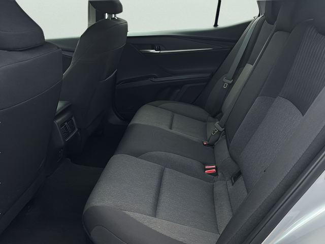 2025 Toyota Camry LE - Photo 15