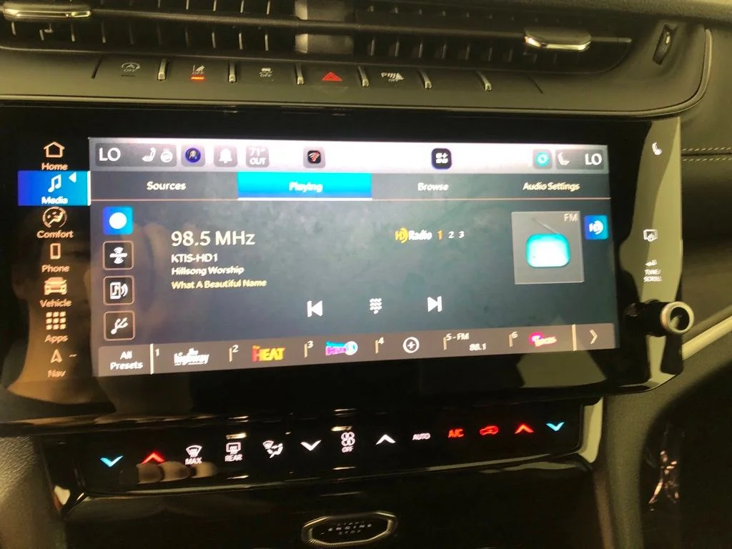 New 2026 Baltic Gray Metallic Clear-Coat Exterior Paint Jeep Laredo image 3