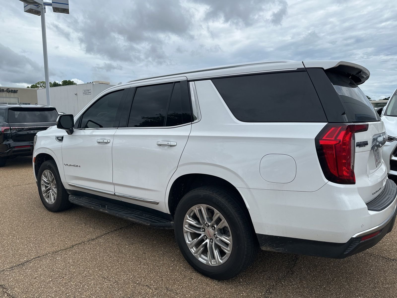 Used 2021 White GMC SLT image 9
