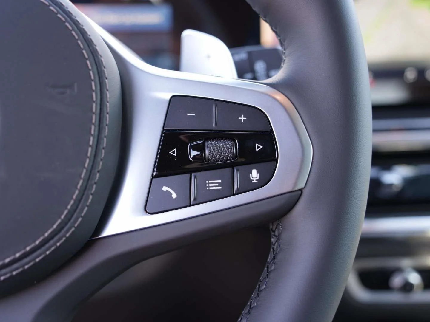 New 2026 Dravit Grey Metallic BMW xDrive40i image 23