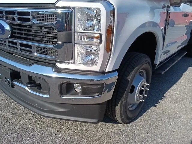 New 2026 Oxford White Ford F-350® XL image 9