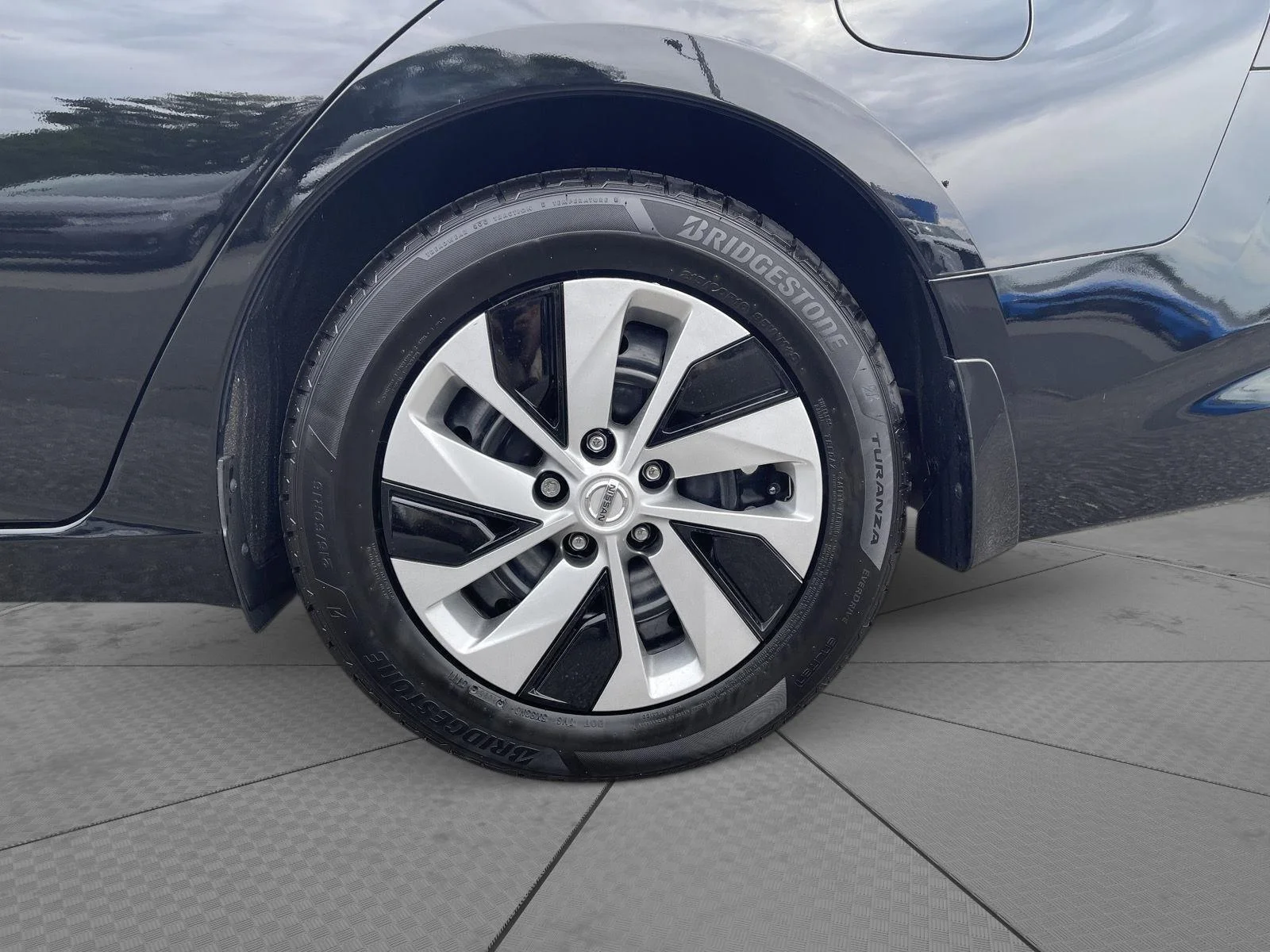 Used 2022 Super Black Nissan 2.5 S image 23