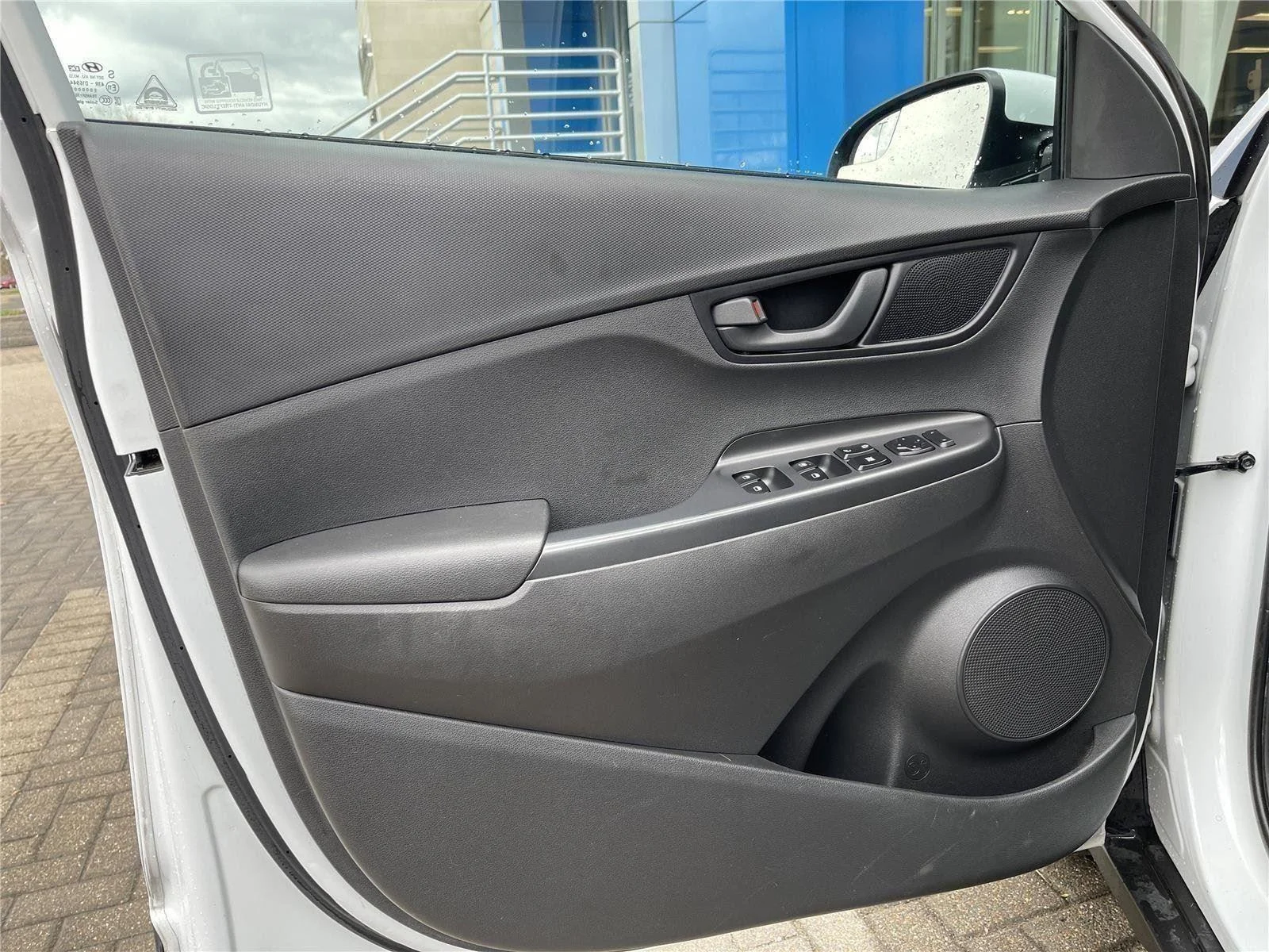 Used 2020 Chalk White Hyundai SE image 11