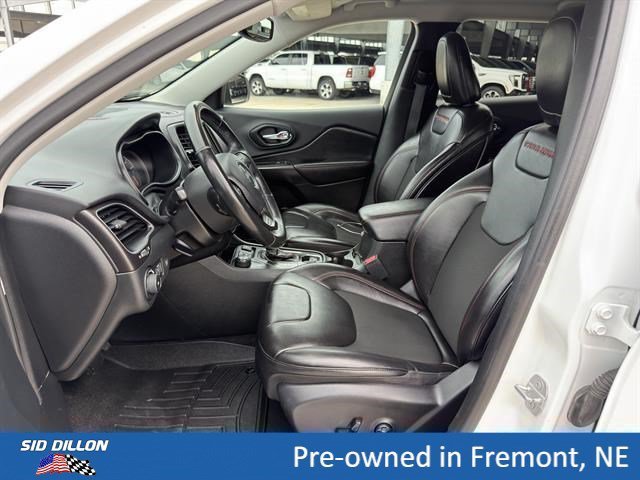 Used 2019 Bright White Clearcoat Jeep Trailhawk image 12
