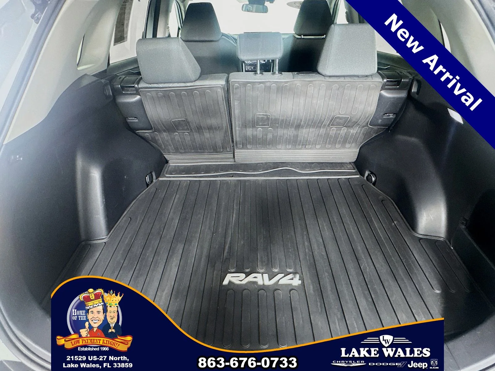 Certified Used 2022  Toyota XLE image 24