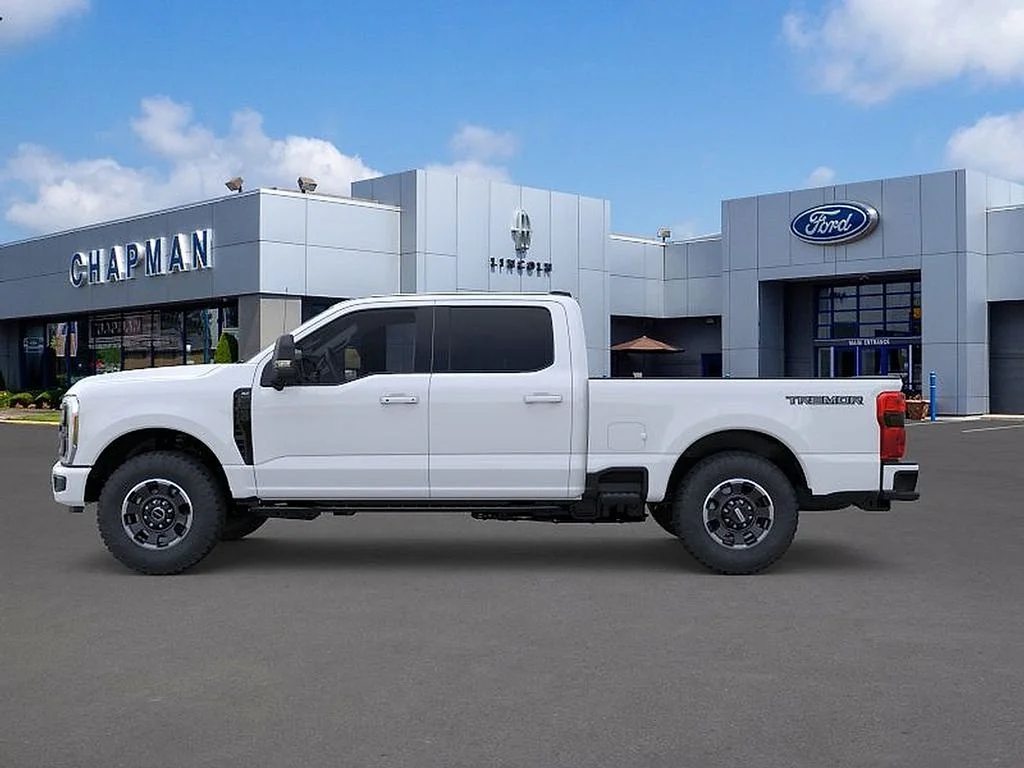 New 2026 Oxford White Ford F-250® XLT image 3