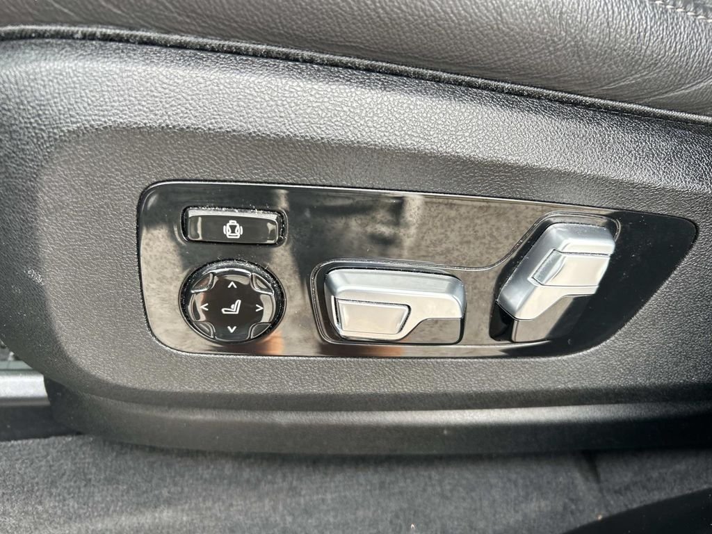 Used 2021 Arctic Gray Metallic BMW xDrive40i image 32