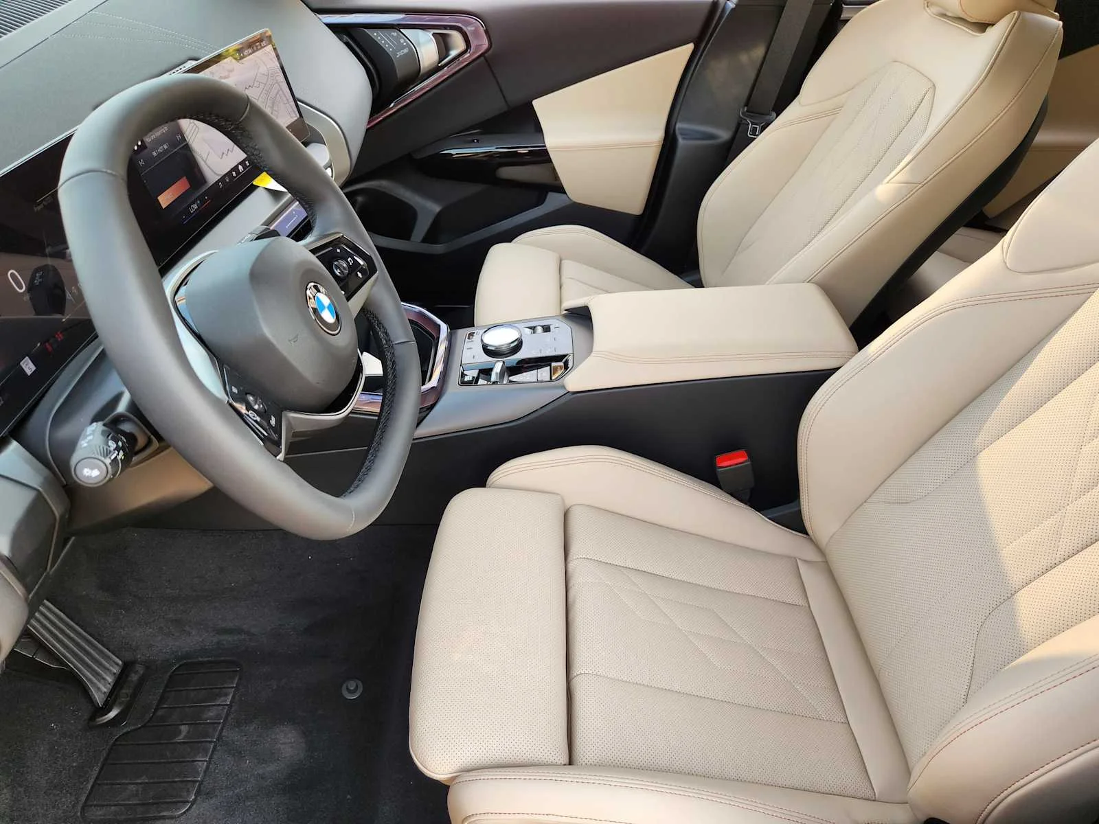 New 2026 Arctic Race Blue metallic BMW 30 xDrive image 4