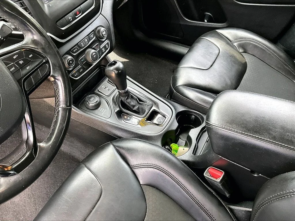 Used 2020 Gray Jeep Latitude Plus image 22