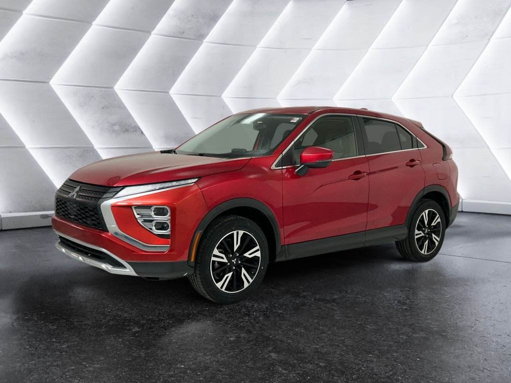 Used 2024 Silver Mitsubishi SE image 3