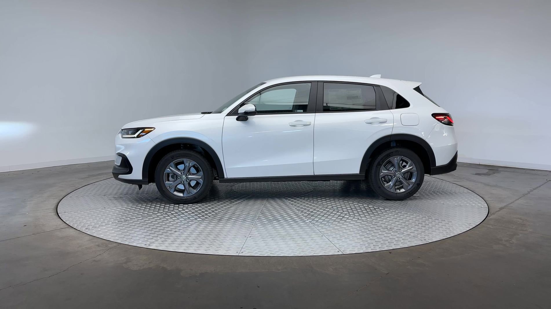 New 2026 Platinum White Pearl Honda LX image 5