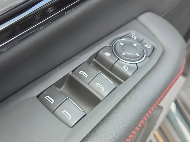 2026 GMC Yukon AT4 Ultimate - Photo 19