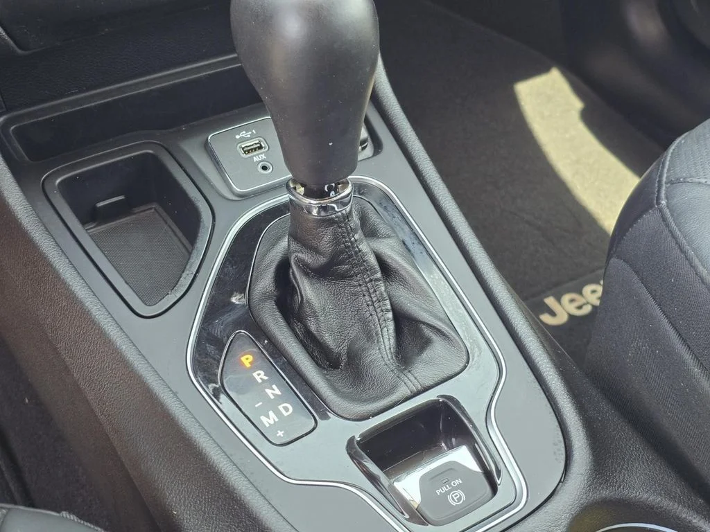 Used 2019 White Jeep Limited image 26