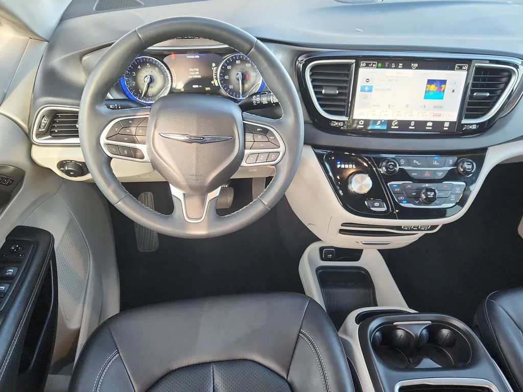 Used 2024 Silver Chrysler Touring L image 10