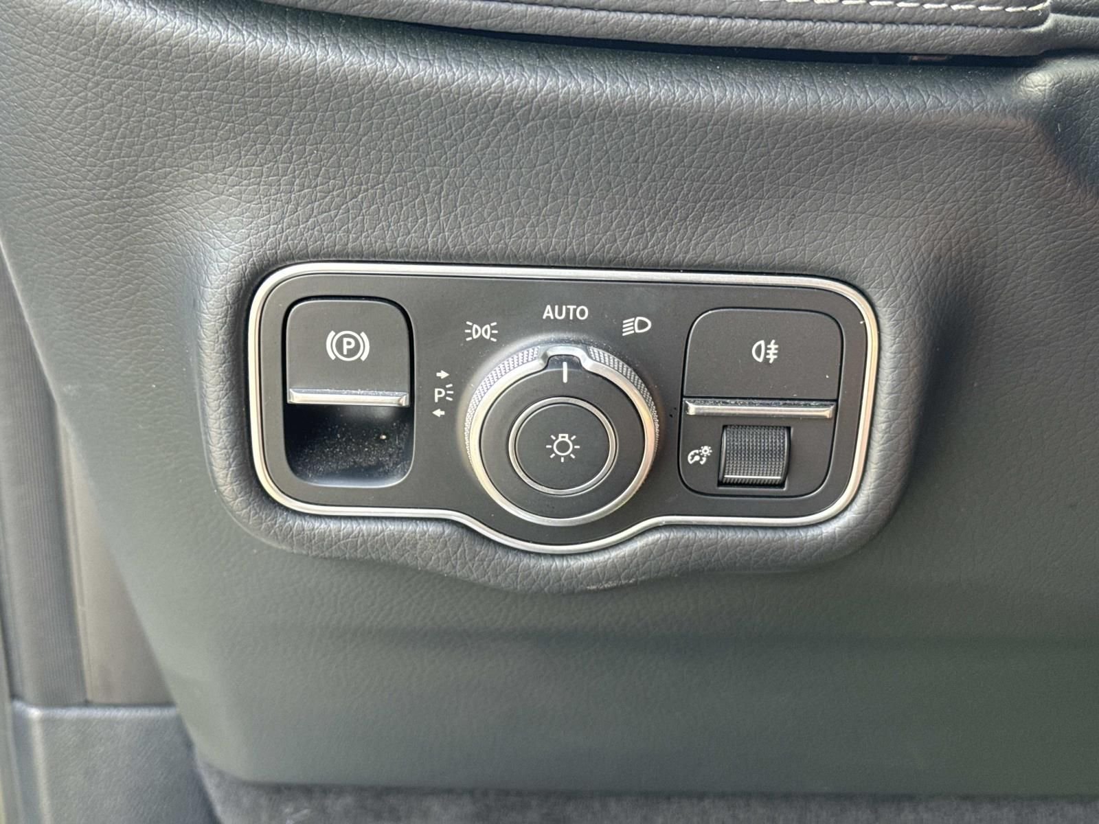 Certified Used 2025  Mercedes-Benz G 550 image 21