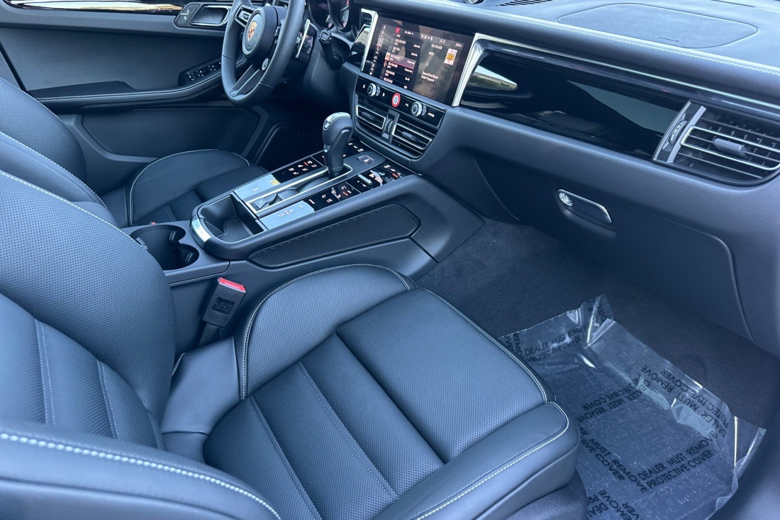 2026 Porsche Macan S - Photo 16