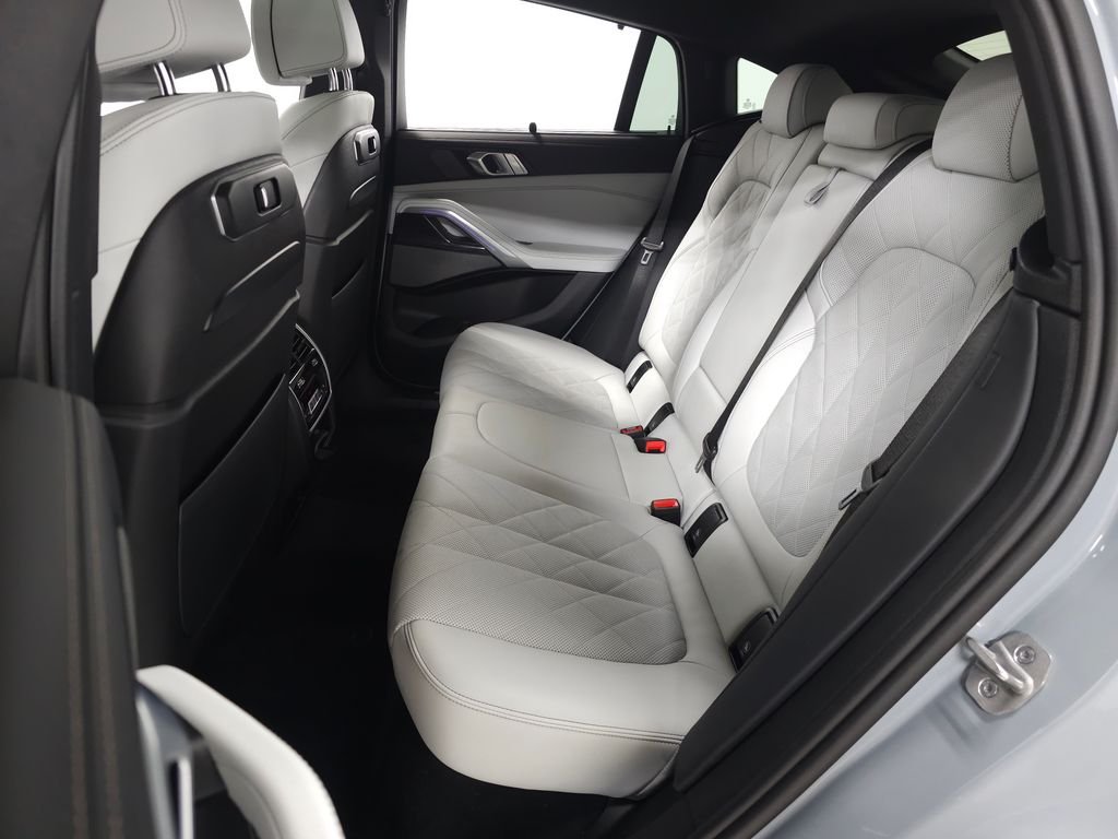 Used 2024 Gray Metallic BMW xDrive40i image 43