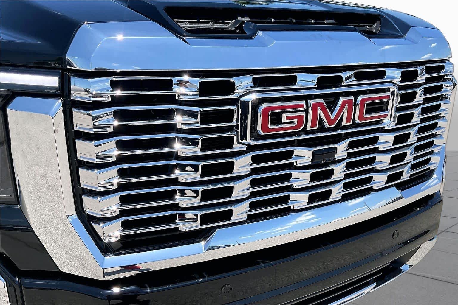 Used 2024 Onyx Black GMC Denali DRW image 30