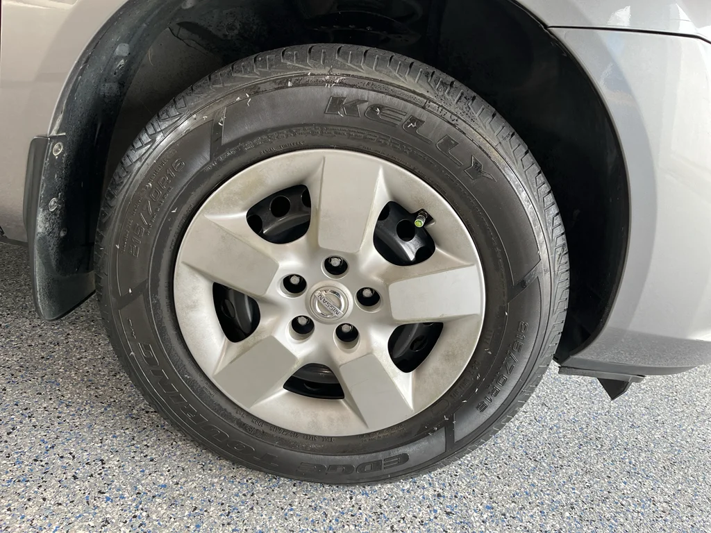 Used 2014  Nissan S image 28