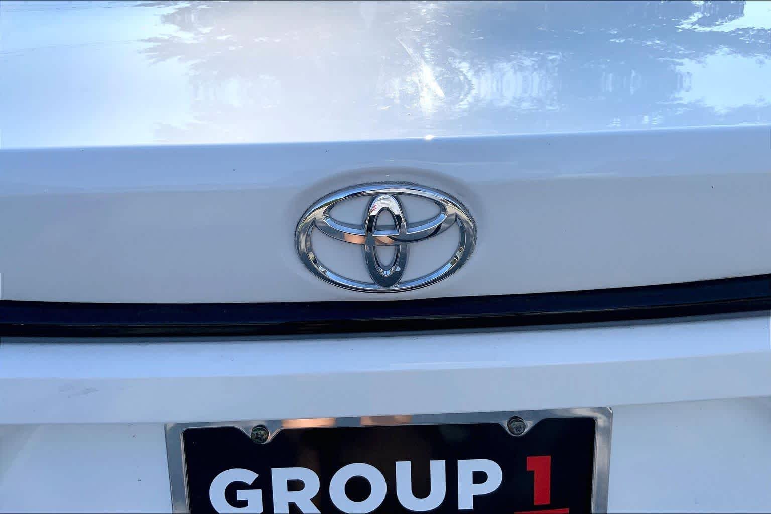 Used 2025 Ice Cap Toyota LE image 33