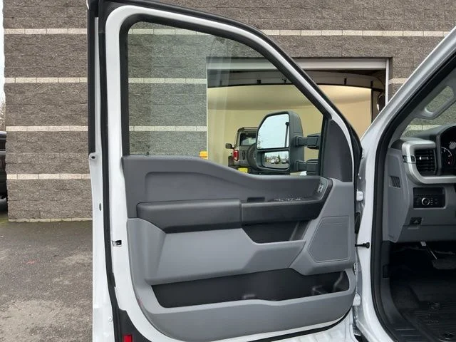 New 2026 Oxford White Ford XL image 9
