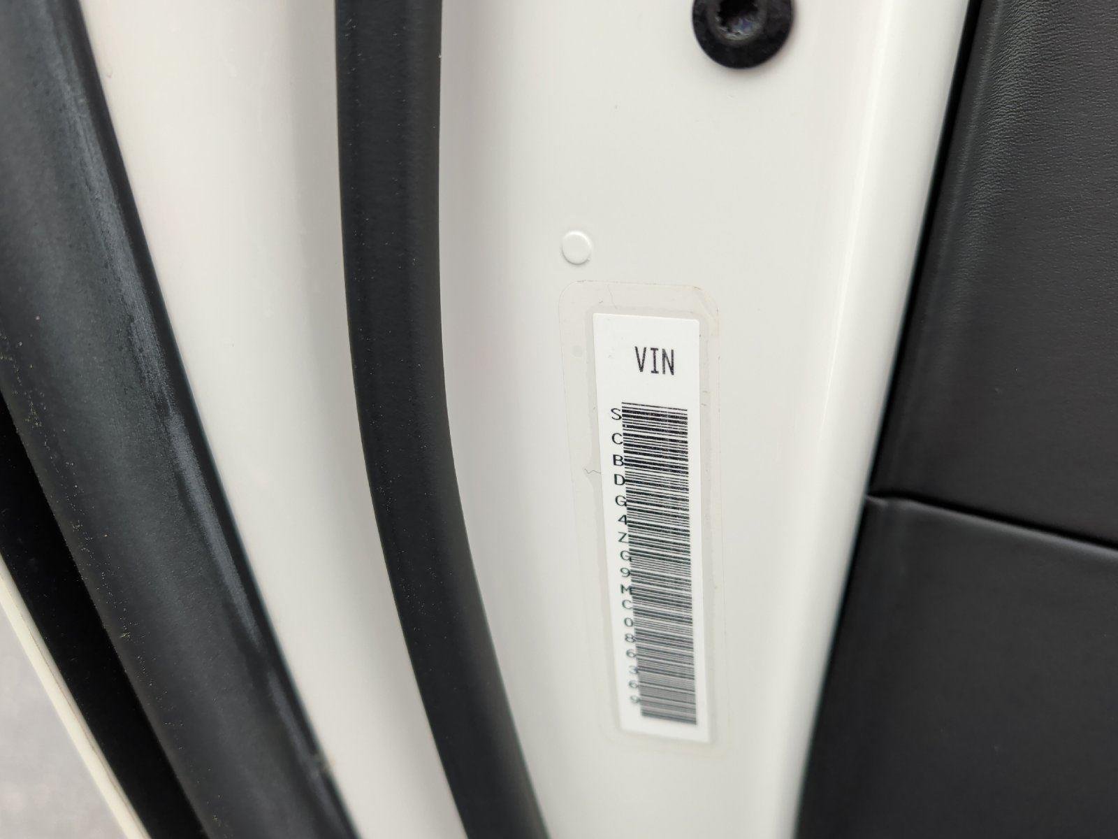 Used 2021 Ghost White Pearlescent by Mulliner Bentley GT V8 image 20